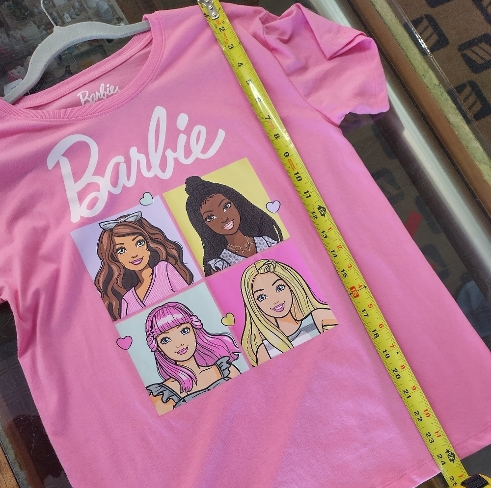 😊3/$12 Barbie Pink Graphic T-Shirt, Like New! - Picture 8 of 9